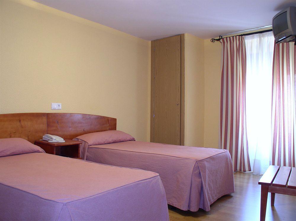 Hostal Restaurante Puerta Del Alcazar Ávila Kültér fotó